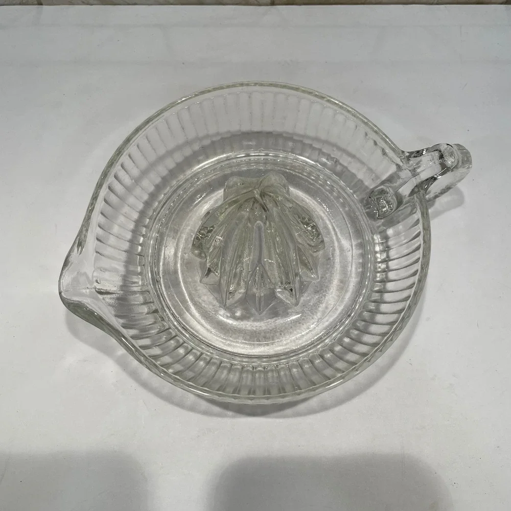 Vintage Clear Glass Citrus Juicer Reamer with Handle and Pour Spout 6 Inch‎